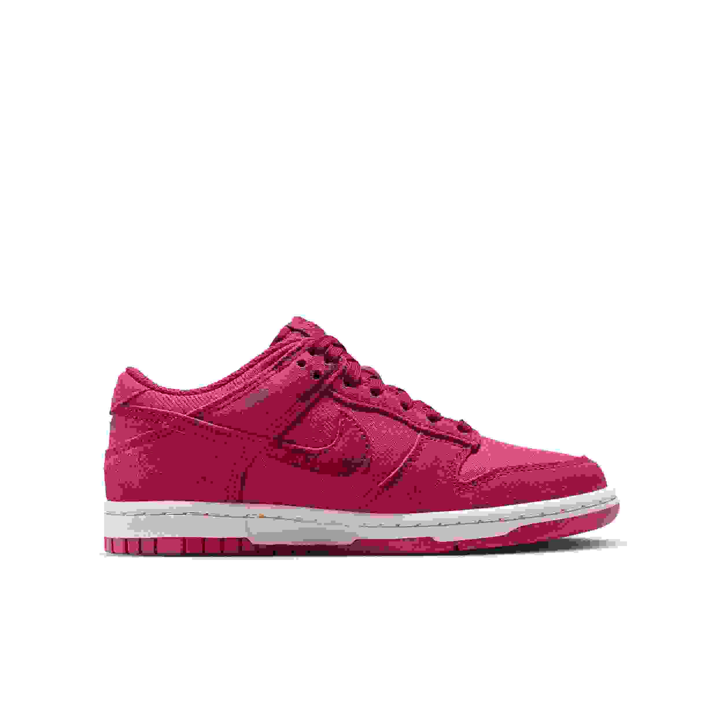 Nike Dunk Low SE Grade School Boys' "Team Crimson/Team Crimson/Sanddrift/Team Crimson" Shoe